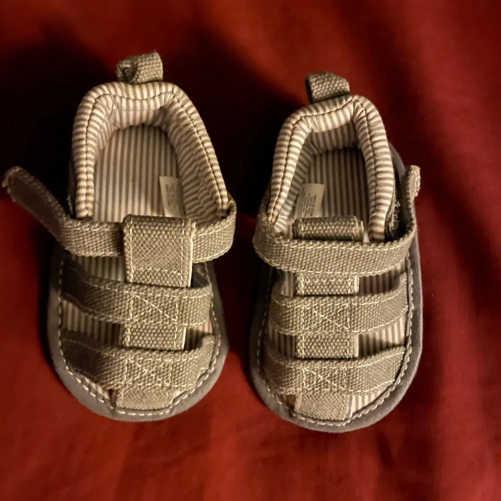 STEPPING STONES SOFT BOTTOM VELCRO STRAP SHOES FOR BABY BOYS GRAY SIZE:2(3-6M)